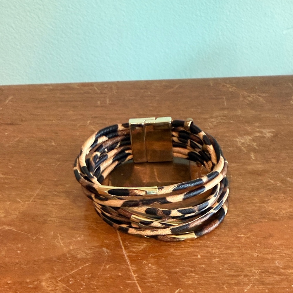 NWOT Gold tone Animal print bracelet with magnetic clasp